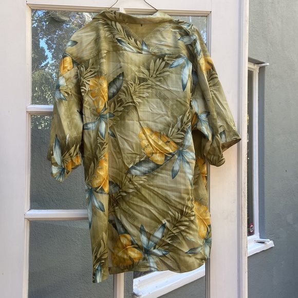 Tommy Bahama 100% SILK XL Button Up Hawaiian Shirt - Picture 2 of 2